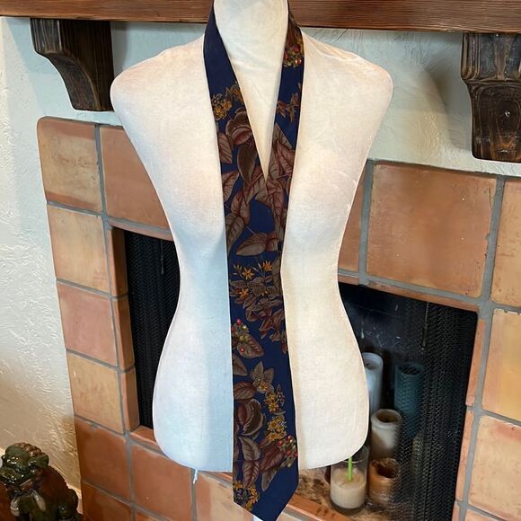 Yves Saint Laurent Blue Floral Silk Tie! - Picture 1 of 4